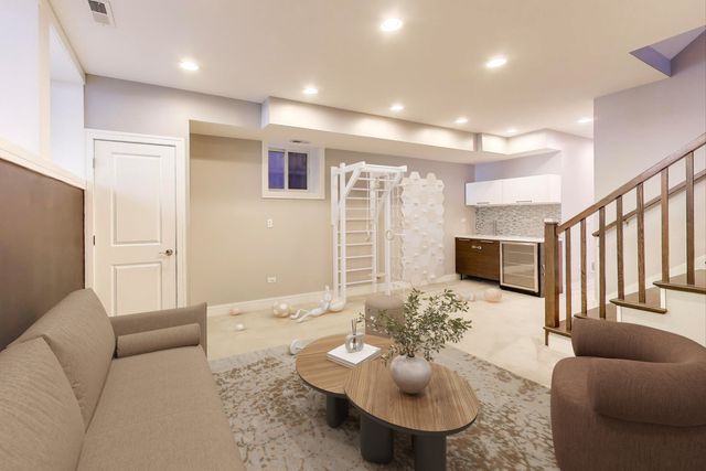 3409 W CORTLAND Street, Chicago, IL 60647