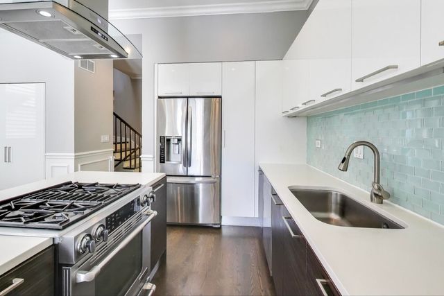 3409 W CORTLAND Street, Chicago, IL 60647