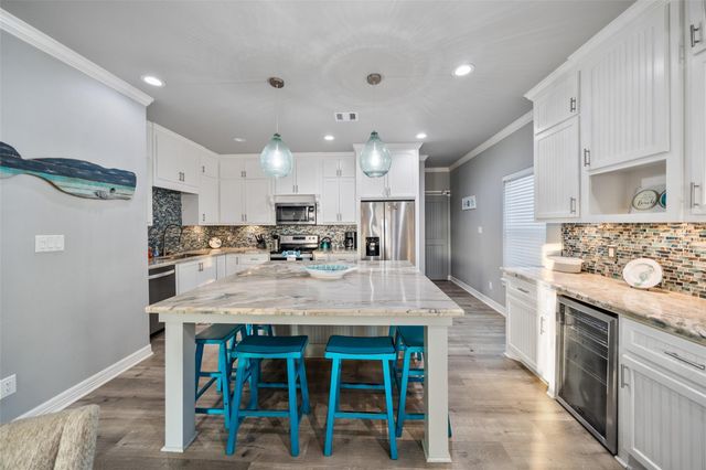 876 Palmetto Drive, Port Bolivar, TX 77650