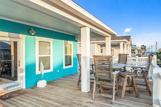 876 Palmetto Drive, Port Bolivar, TX 77650