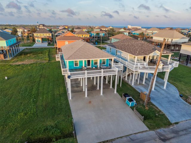 876 Palmetto Drive, Port Bolivar, TX 77650