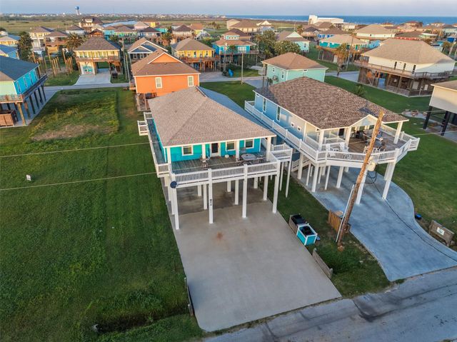 876 Palmetto Drive, Port Bolivar, TX 77650