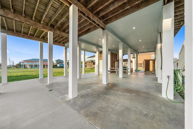 876 Palmetto Drive, Port Bolivar, TX 77650
