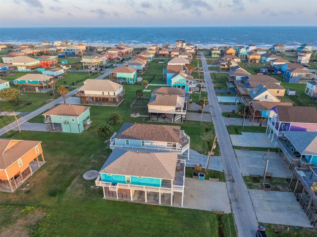 876 Palmetto Drive, Port Bolivar, TX 77650