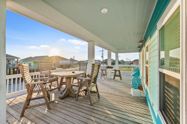 876 Palmetto Drive, Port Bolivar, TX 77650