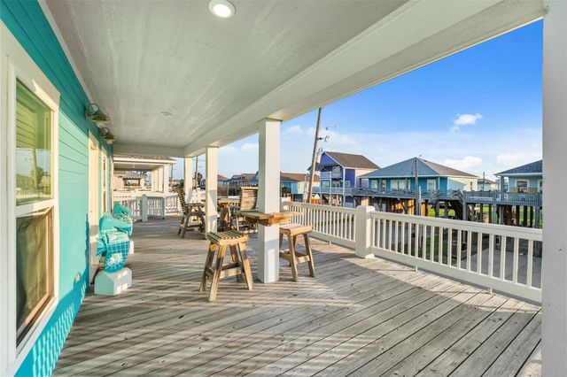 876 Palmetto Drive, Port Bolivar, TX 77650