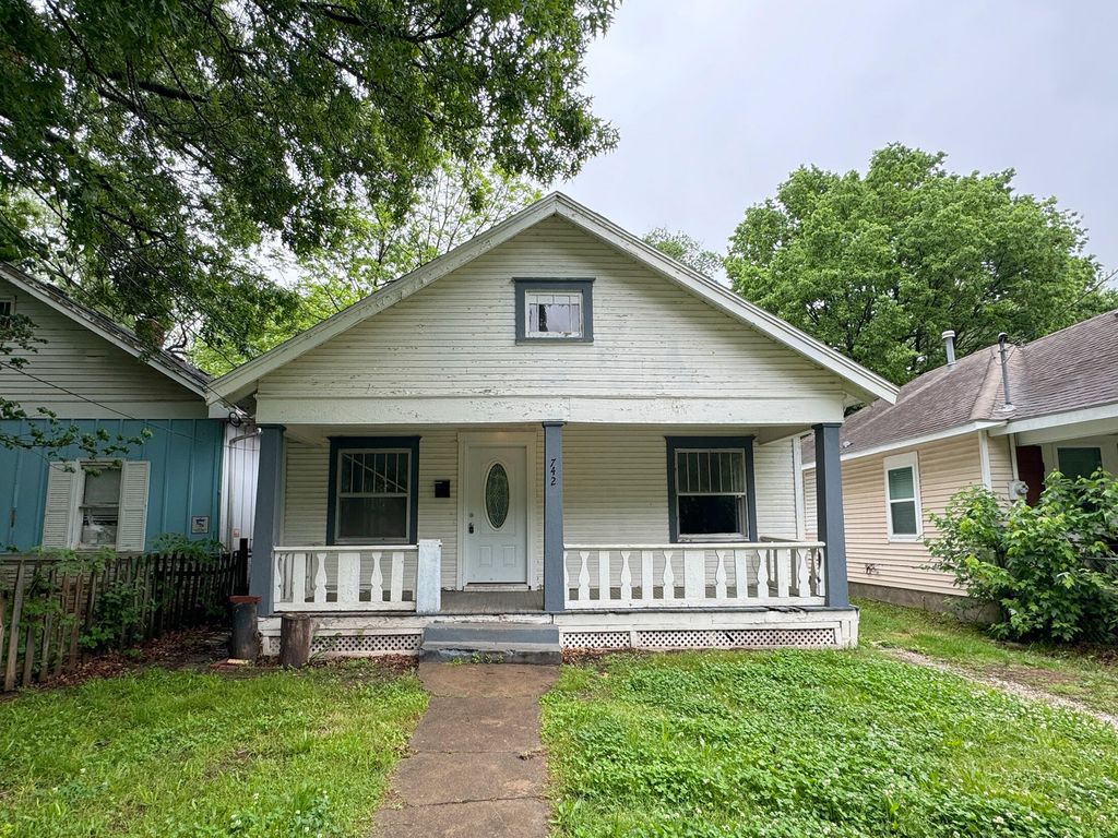 742 South Douglas Avenue, Springfield, MO 65806