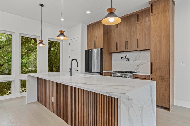 100 W Odell ST 2, Austin, TX 78752