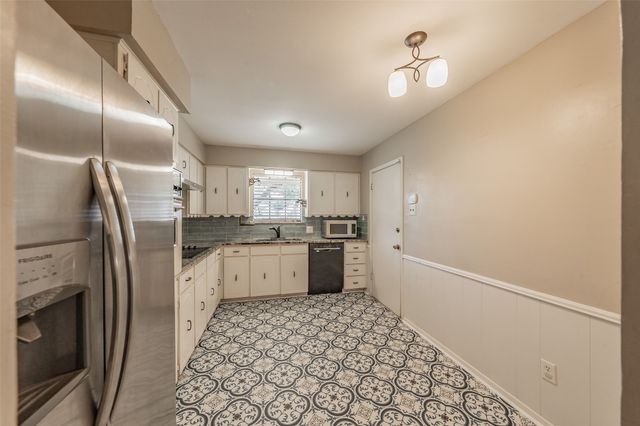 733 Bluebonnet Drive, Hurst, TX 76053