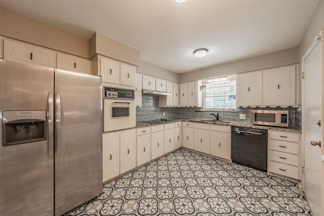 733 Bluebonnet Drive, Hurst, TX 76053