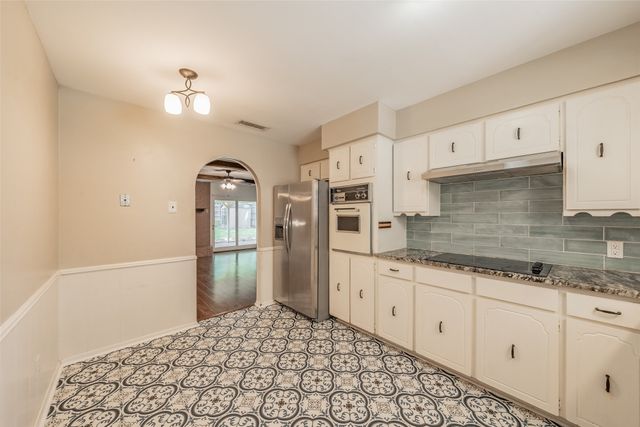 733 Bluebonnet Drive, Hurst, TX 76053