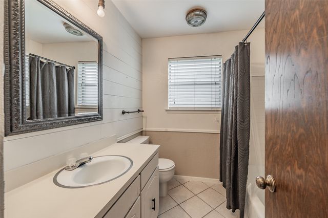 733 Bluebonnet Drive, Hurst, TX 76053