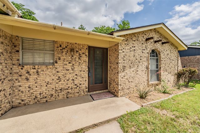 733 Bluebonnet Drive, Hurst, TX 76053