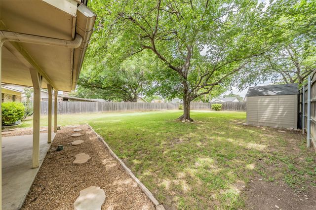 733 Bluebonnet Drive, Hurst, TX 76053