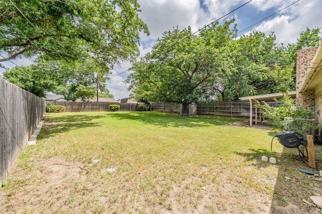 733 Bluebonnet Drive, Hurst, TX 76053