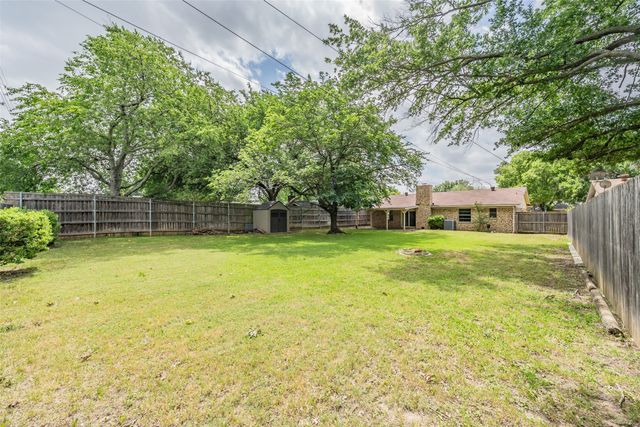 733 Bluebonnet Drive, Hurst, TX 76053