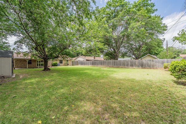 733 Bluebonnet Drive, Hurst, TX 76053
