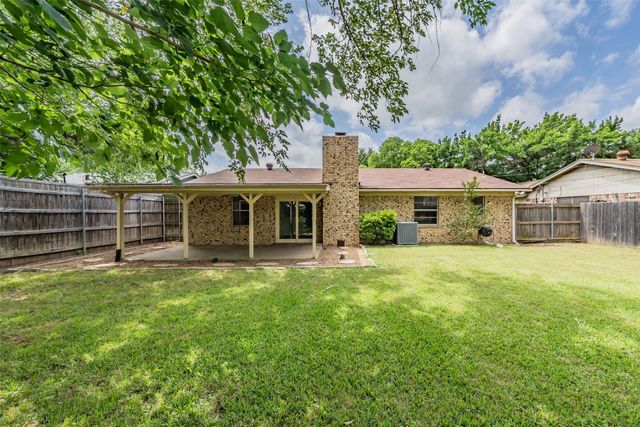 733 Bluebonnet Drive, Hurst, TX 76053