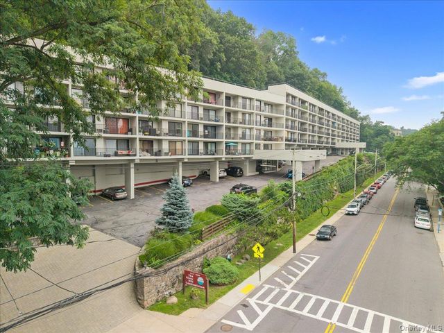 1116 Warburton Avenue 2J, Yonkers, NY 10701
