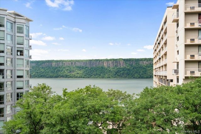 1116 Warburton Avenue 2J, Yonkers, NY 10701