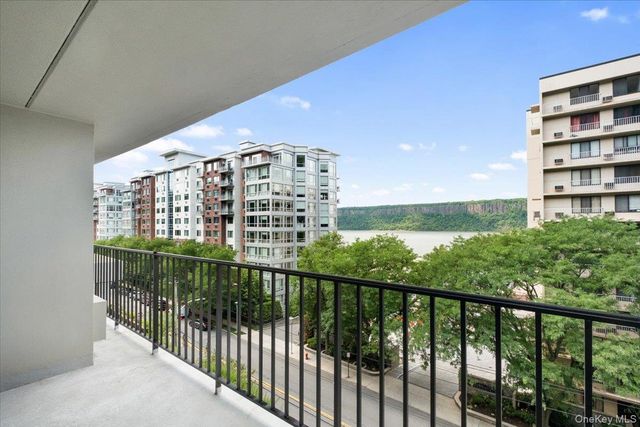1116 Warburton Avenue 2J, Yonkers, NY 10701