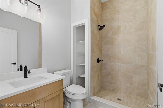 68125 Lake Angela Drive, Richmond, MI 48062