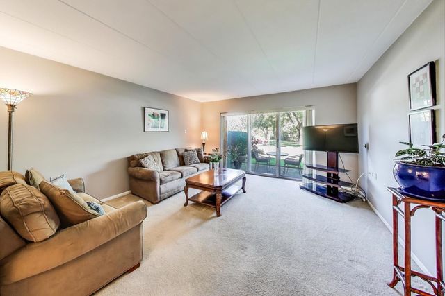 940 Holbrook Road 8A, Homewood, IL 60430