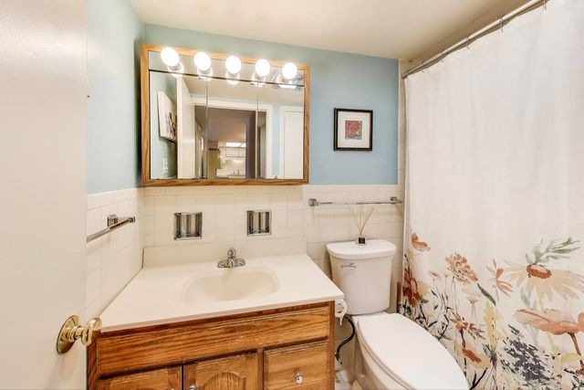 940 Holbrook Road 8A, Homewood, IL 60430