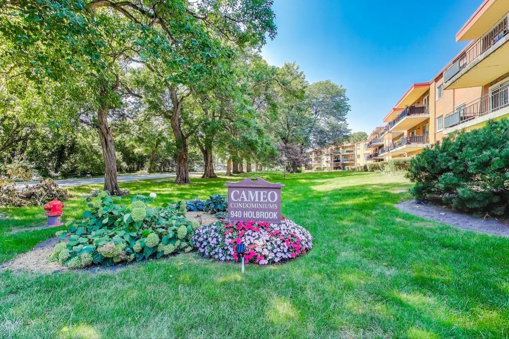 940 Holbrook Road 8A, Homewood, IL 60430