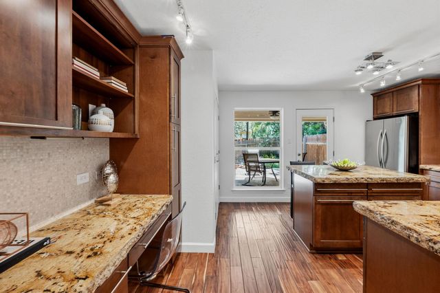 6409 Paintbrush HOLW, Austin, TX 78750