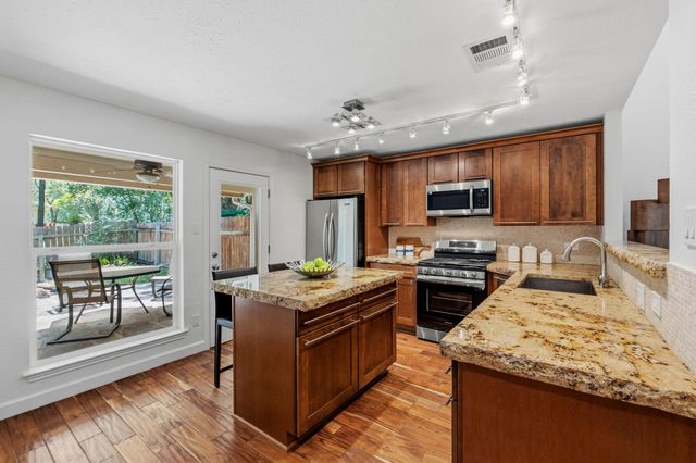 6409 Paintbrush HOLW, Austin, TX 78750