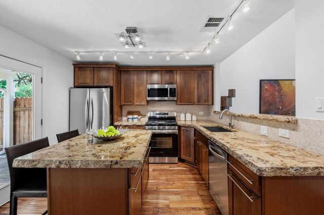 6409 Paintbrush HOLW, Austin, TX 78750