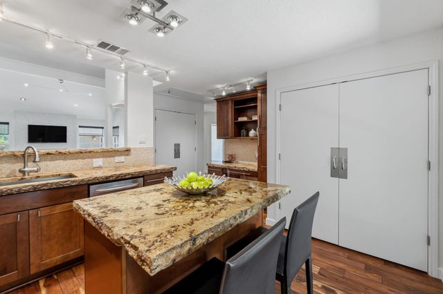 6409 Paintbrush HOLW, Austin, TX 78750