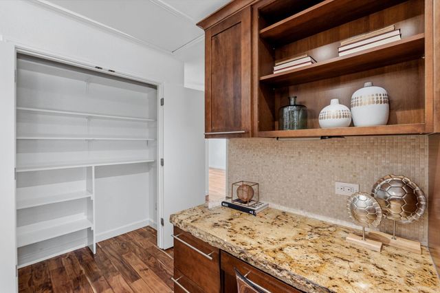 6409 Paintbrush HOLW, Austin, TX 78750