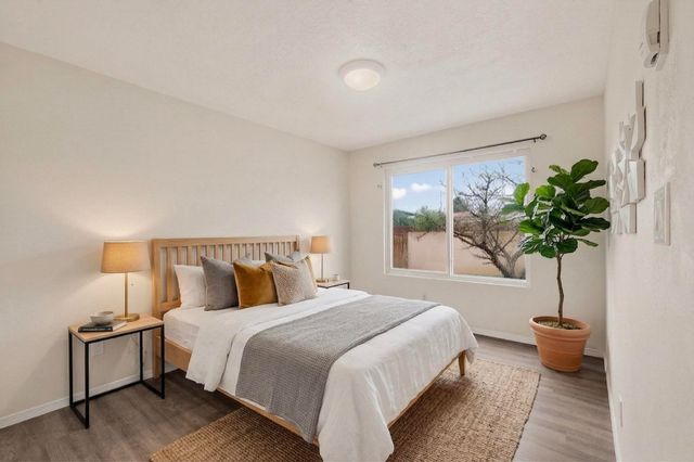 2822 Calle de Oriente, Santa Fe, NM 87507