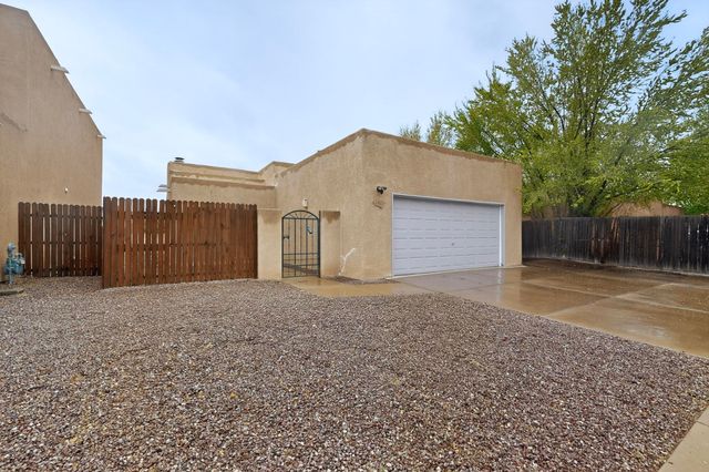2822 Calle de Oriente, Santa Fe, NM 87507