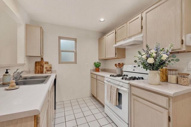 2822 Calle de Oriente, Santa Fe, NM 87507