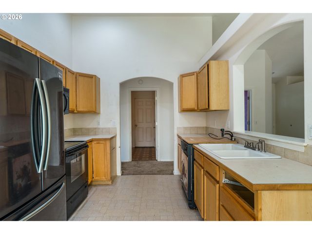 87564 TREK Dr, Veneta, OR 97487