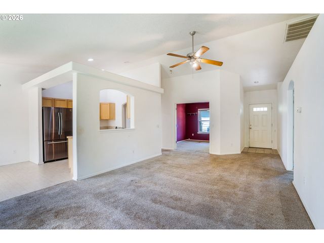 87564 TREK Dr, Veneta, OR 97487