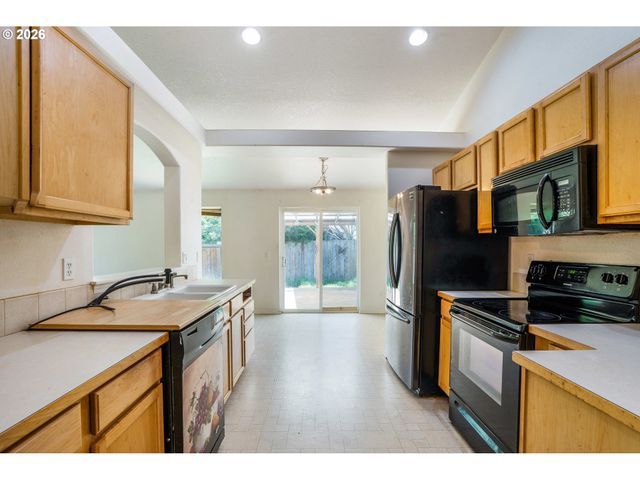 87564 TREK Dr, Veneta, OR 97487