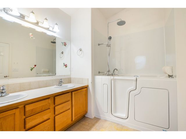 87564 TREK Dr, Veneta, OR 97487