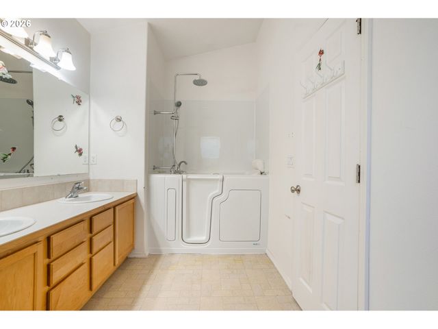 87564 TREK Dr, Veneta, OR 97487