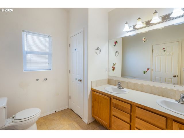87564 TREK Dr, Veneta, OR 97487