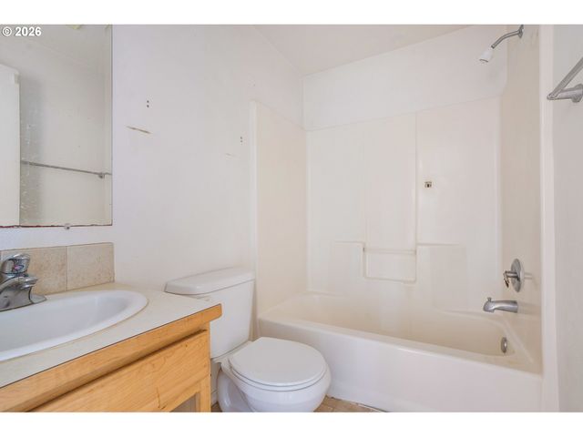 87564 TREK Dr, Veneta, OR 97487