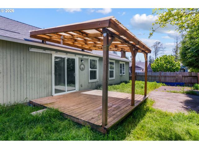 87564 TREK Dr, Veneta, OR 97487