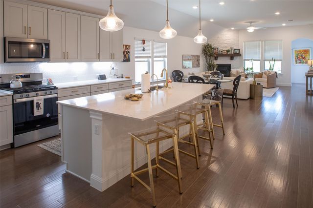 6808 Cliff Rose DR, Spicewood, TX 78669