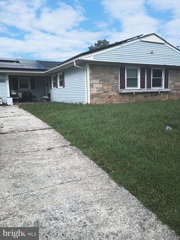 81 EXECUTIVE LN, WILLINGBORO, NJ 08046 — exterior