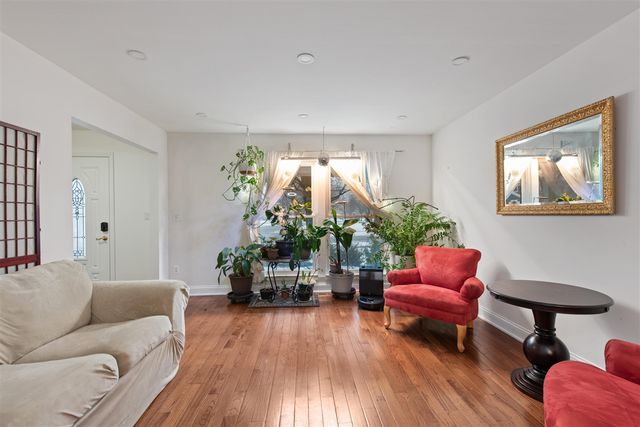 1803 Farmbrook Drive, Troy, MI 48098