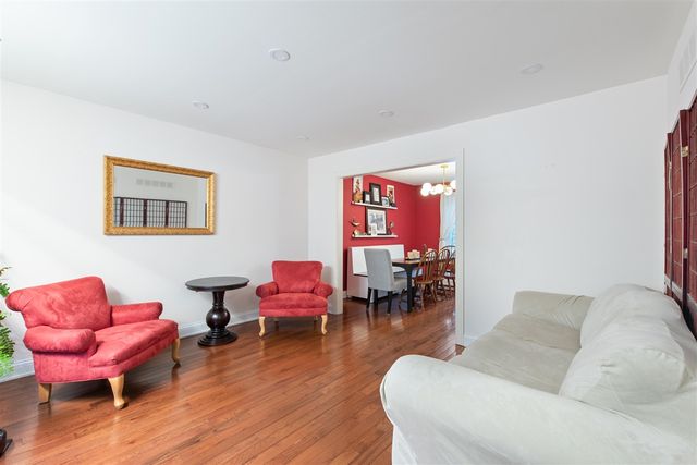 1803 Farmbrook Drive, Troy, MI 48098