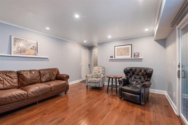 1803 Farmbrook Drive, Troy, MI 48098